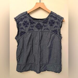 💛2/$10 A&F chambray top